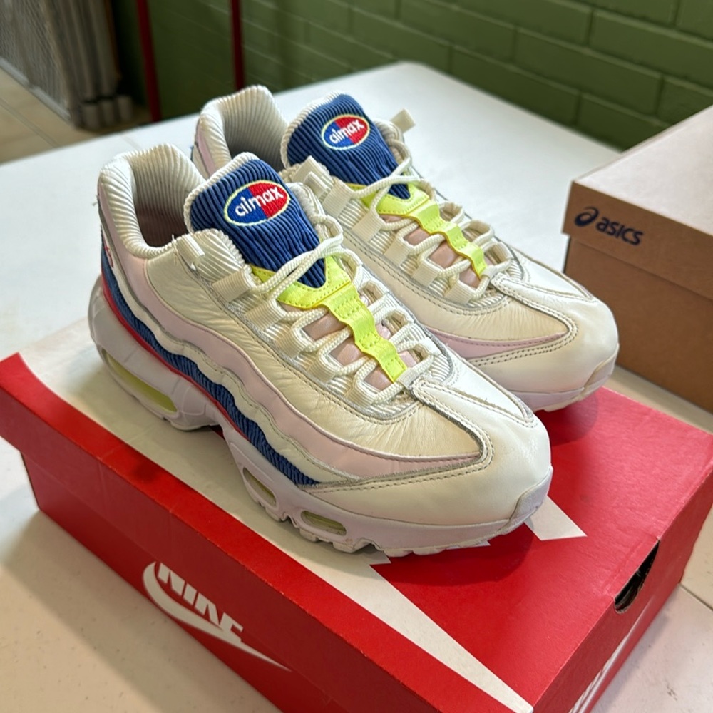 *Sold* Nike Air Max 95. Women’s size 7.5. Preowned.